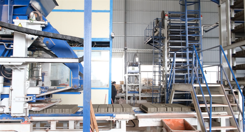 एक मशीन, एकाधिक ईंटें, ऊर्जा की बचत और कार्बन कटौती, क्यूजीएम जेनिथ 15 मॉडल हरित निर्माण सामग्री का 