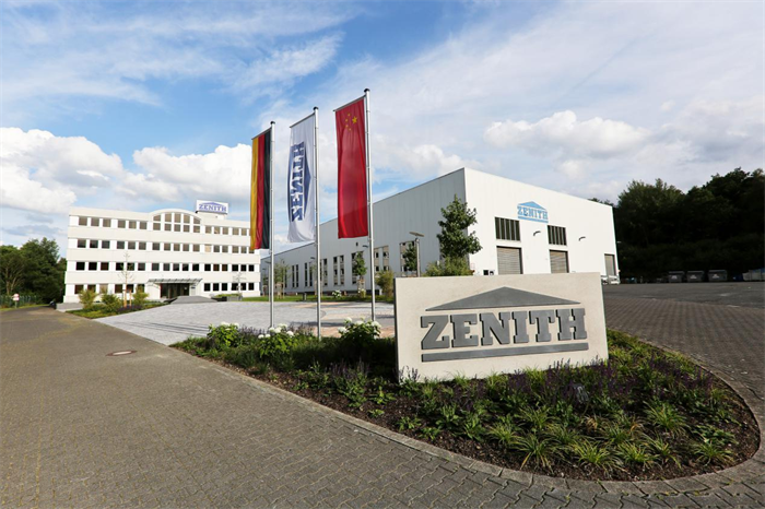 क्वांगॉन्ग की जर्मन सहायक कंपनी ज़ेनाइट शिल्प कौशल और वफादारी को श्रद्धांजलि देते हुए लंबे समय से सेवारत कर्मचारियों की सराहना करती है